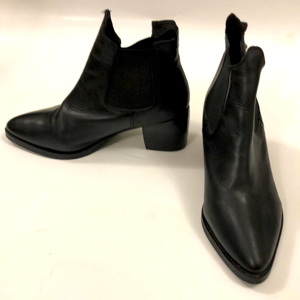 Topshop 8 Boots Black Leather Elastic side metal detail Excellent Condition